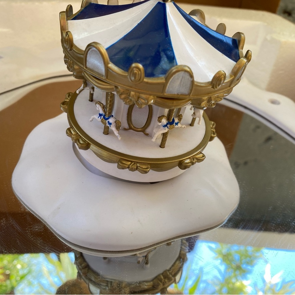 Vintage Christmas Magic Winter Wonderland Display - Picture 7 of 7